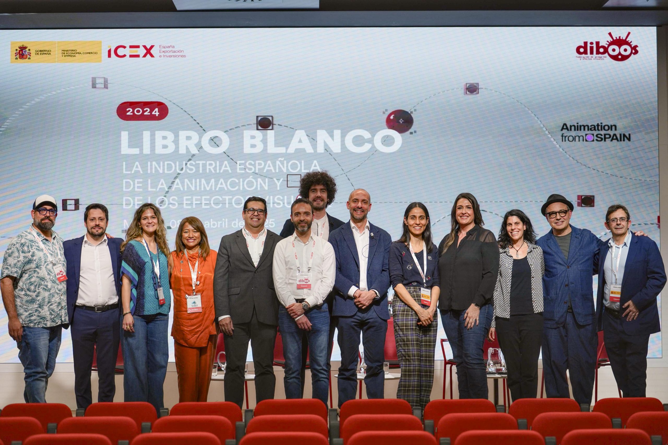 Foto de familia de la presentación del Libro Blanco