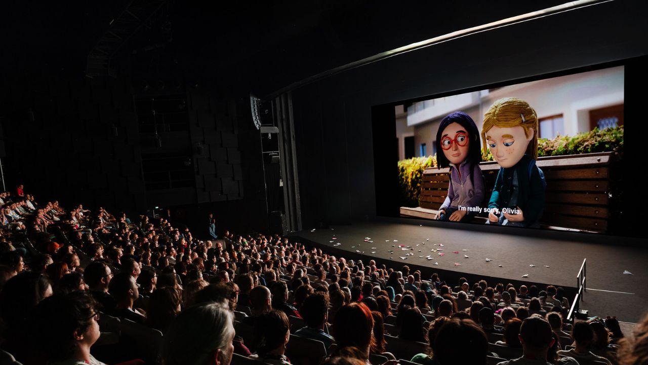 Ovación de pie para Olivia y el terremoto invisible tras su estreno en Annecy