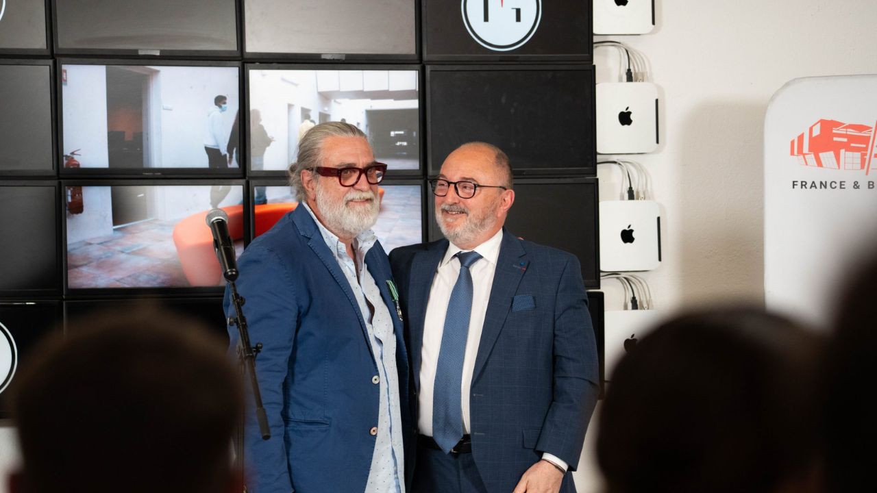 El director de L’Idem, Pierre Roca, distinguido como Caballero de las Artes y las Letras en Francia