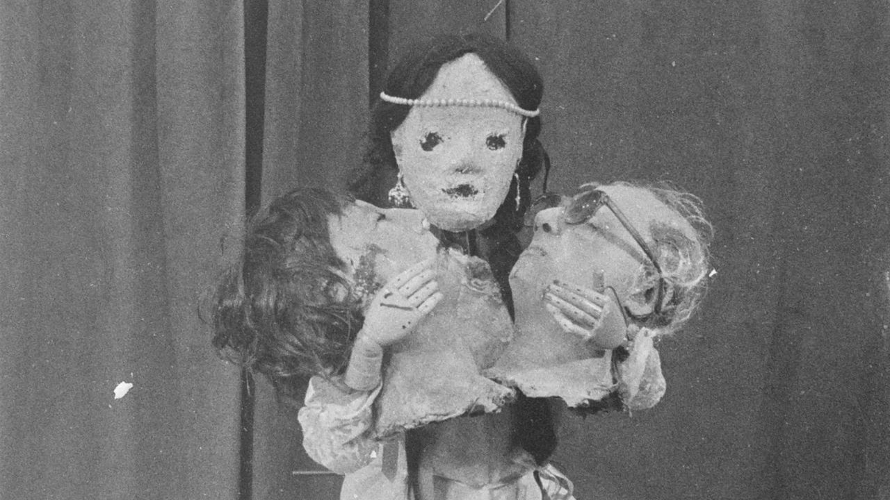 Los huesos, de Cristóbal León y Joaquín Cociña, ya puede verse gratis online